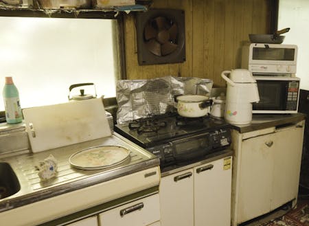 台所は少し歪な造りなので改修するのをおすすめします。