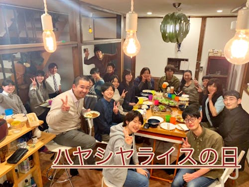 月に一度行われている交流イベントの様子。学生から社会人まで入り乱れてます。