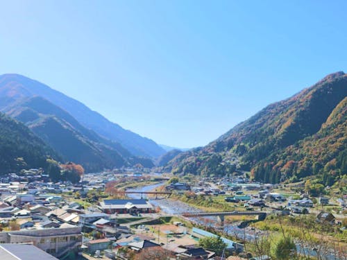 山々に囲まれた地域で、紅葉も見事です！