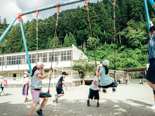 休み時間や放課後は学年関係なくみんなで遊んでいます！