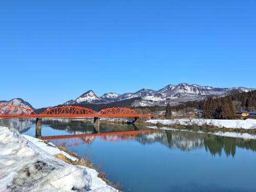 県境の町として人や物を繋いできたという歴史的背景があります。
