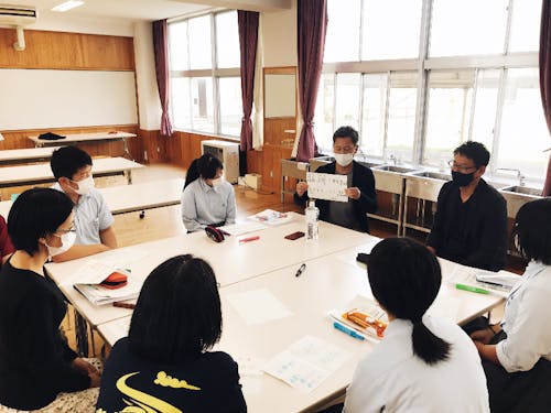 先生や地域の人と協働して高校生のまなびをつくります！