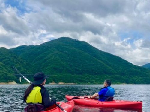 秋の山々に囲まれてカヤック体験!