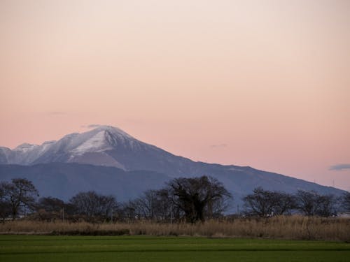 伊吹山と夕焼け(photo by KAWASE)