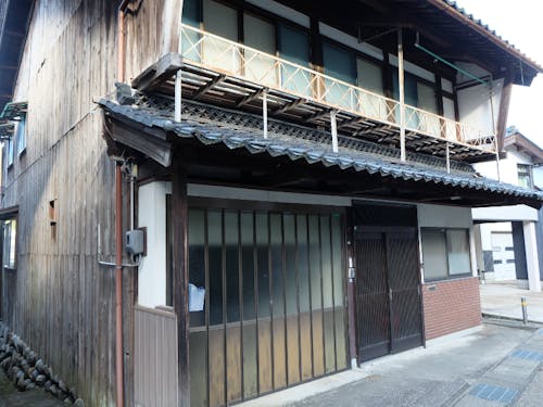 今はゲストハウスとして運営している古民家も、かつては空き家でした。