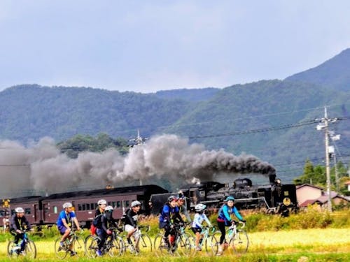 SL運行時には雄大な景色のなかを、走る姿を見ることができます。