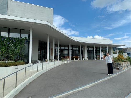 公民館・図書館複合施設「交流センターかえで」