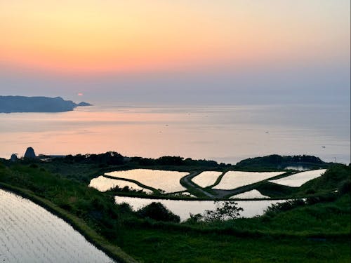 棚田から望む日本海の風景