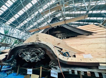 修復作業中の本殿