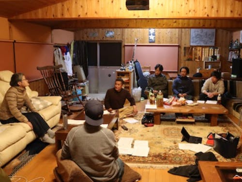 新規就農者などで構成する生産者団体「曽爾風土(FOOD)」の会合風景。農林業公社も販路開拓や共同配送などでサポートします