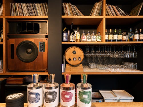 バーテンダー業務(飲食物の提供等)