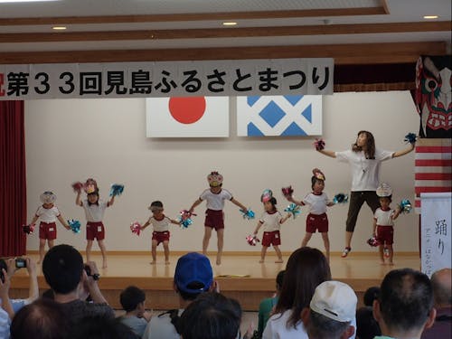 島のお祭りの様子