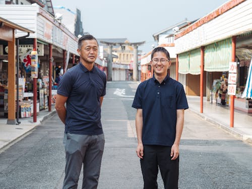鹿島市役所の木原(写真左)と石橋(写真右)が、協力隊をしっかりとサポートします!