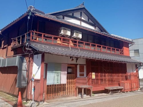 会場の外観です。古民家をリノベーションされています。