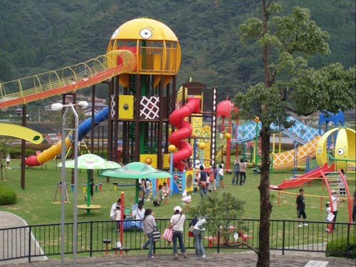 萩市の特産品の一つである夏みかんをモチーフにした遊具