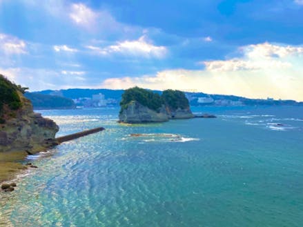 海辺の暮らし（和歌山県 白浜町：白良浜は、夏には海水浴場として開設され、多くの海水浴客が訪れます））