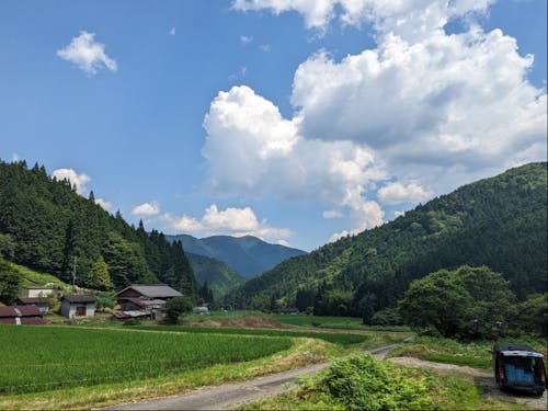 のどかな風景が広がる豊根村。四季折々の美しい自然豊かな暮らし