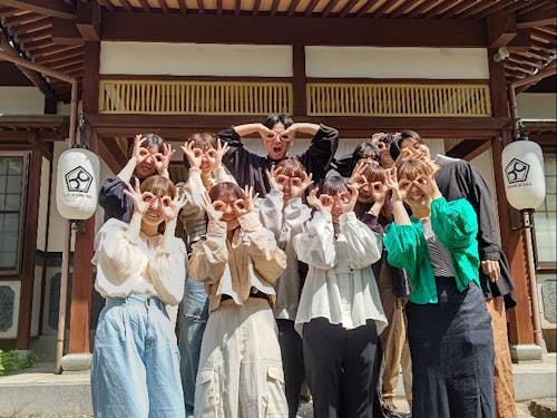 同世代メンバーで運営している"さばえめがねハウス"。田舎は「やってみよう」なチャレンジが身近!