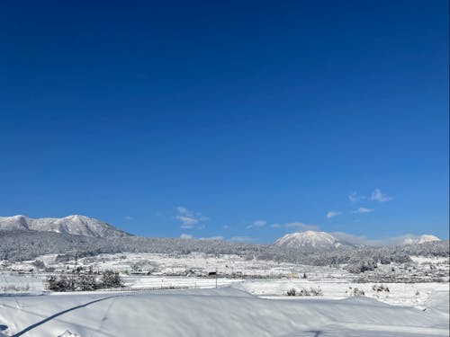 冬季の飯綱町は雪に覆われ、美しい銀世界に様変わりします