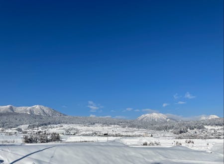 冬季の飯綱町は雪に覆われ、美しい銀世界に様変わりします