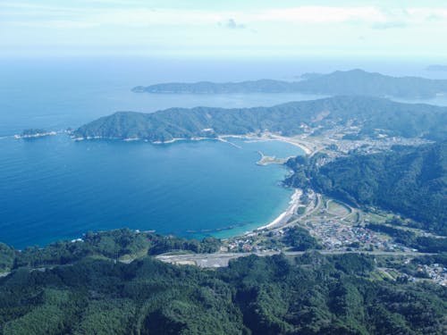 沿岸部なのに山に囲まれているのが特徴です!