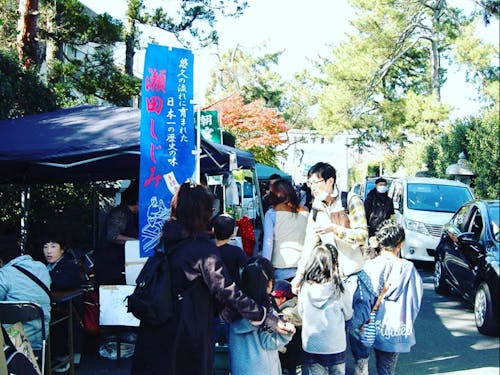 にぎわう勢多市