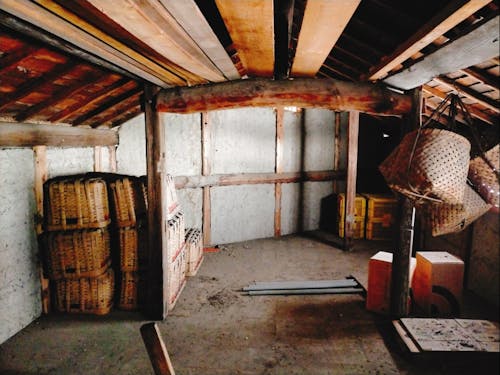 納屋の2階。荷物が運び出されかなりすっきりしました。