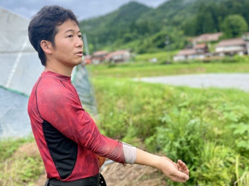 圃場に入ると真剣さがさらに増す細田さん