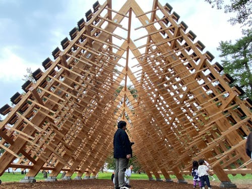 空き時間に芸術祭の作品を見てまわるのもオススメです。