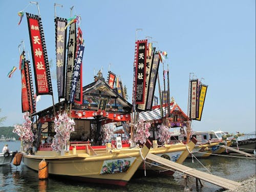 天神祭りの様子 島ならではのイベントも楽しめます