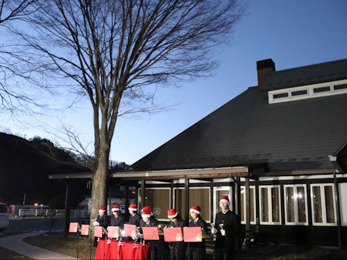 地元の中学生によるハンドベルの演奏