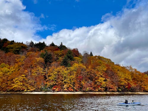360度紅葉の中、カヌーしてみたり、