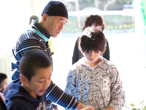 人の少なさは人の近さ。都市と農村、それぞれの距離感があります
