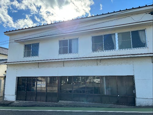 豆腐のような大きい古民家