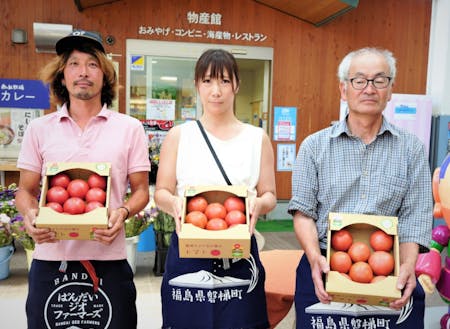 磐梯町のトマトを育てる里山のめぐみ生産者の皆さん