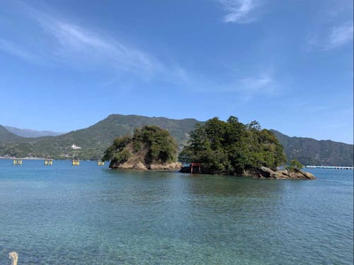 干潮時には渡れる弁天財