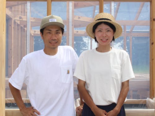左／小坂　英晃　氏（田野屋紫蘭）、 右／小坂　千里　氏（田野屋白兎）