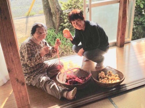 信さんと長女の裕子さん