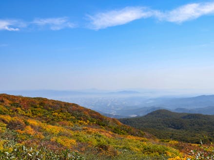 岩手県から秋田県へまたがる焼石連峰もあり、自然いっぱいの環境