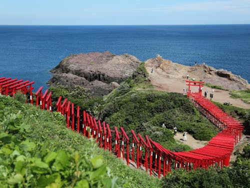 ①「元乃隅神社」赤・青・緑のコントラストが美しい