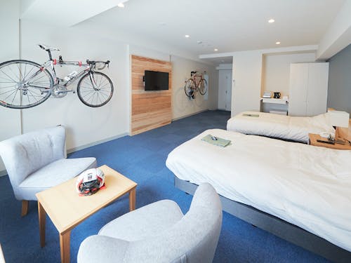 『サイクリストにやさしい村』ならでは。全室に自転車ラックがついています。