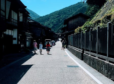 中山道の宿場町「奈良井宿」では、ノスタルジックなカフェや雑貨巡りも！