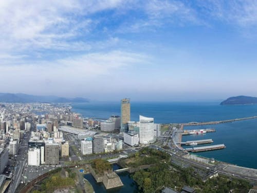 瀬戸内海に面したサンポート高松周辺