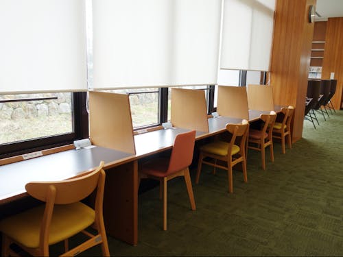 交流センターかえで/図書館のワークスペース