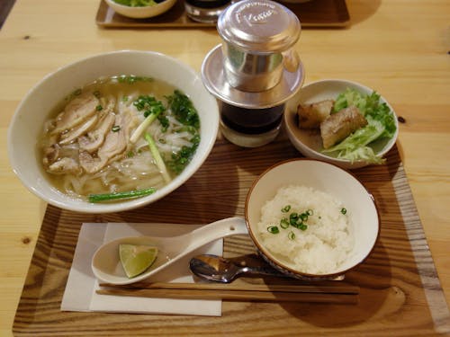 ベトナム料理を食べながら交流ランチ