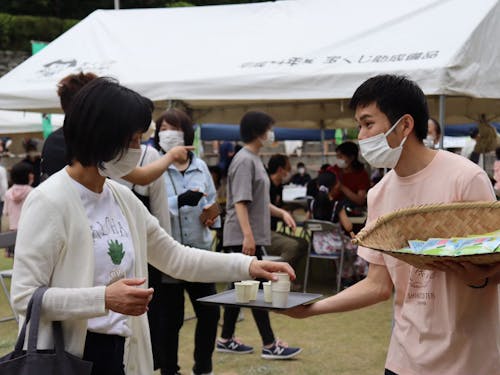 5月は新茶の季節!来訪者に新宮茶をPRしたり
