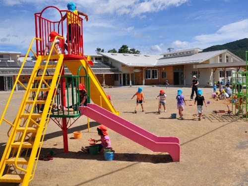 ひろびろ園庭!特色ある教育も魅力のひとつです