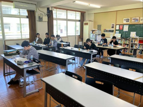 テスト前の日曜日の開塾にも多くの生徒さんが集まりました