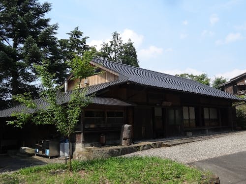 滞在拠点になる古民家の一つ。大自然のなかで自分を見つめる機会にもなるはず。