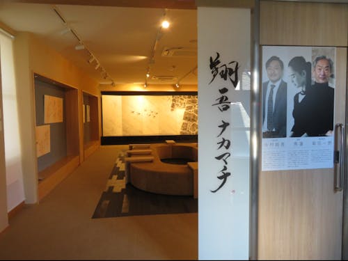 会場の2階のスペースです。今村翔吾先生の本が多く置いてあります。